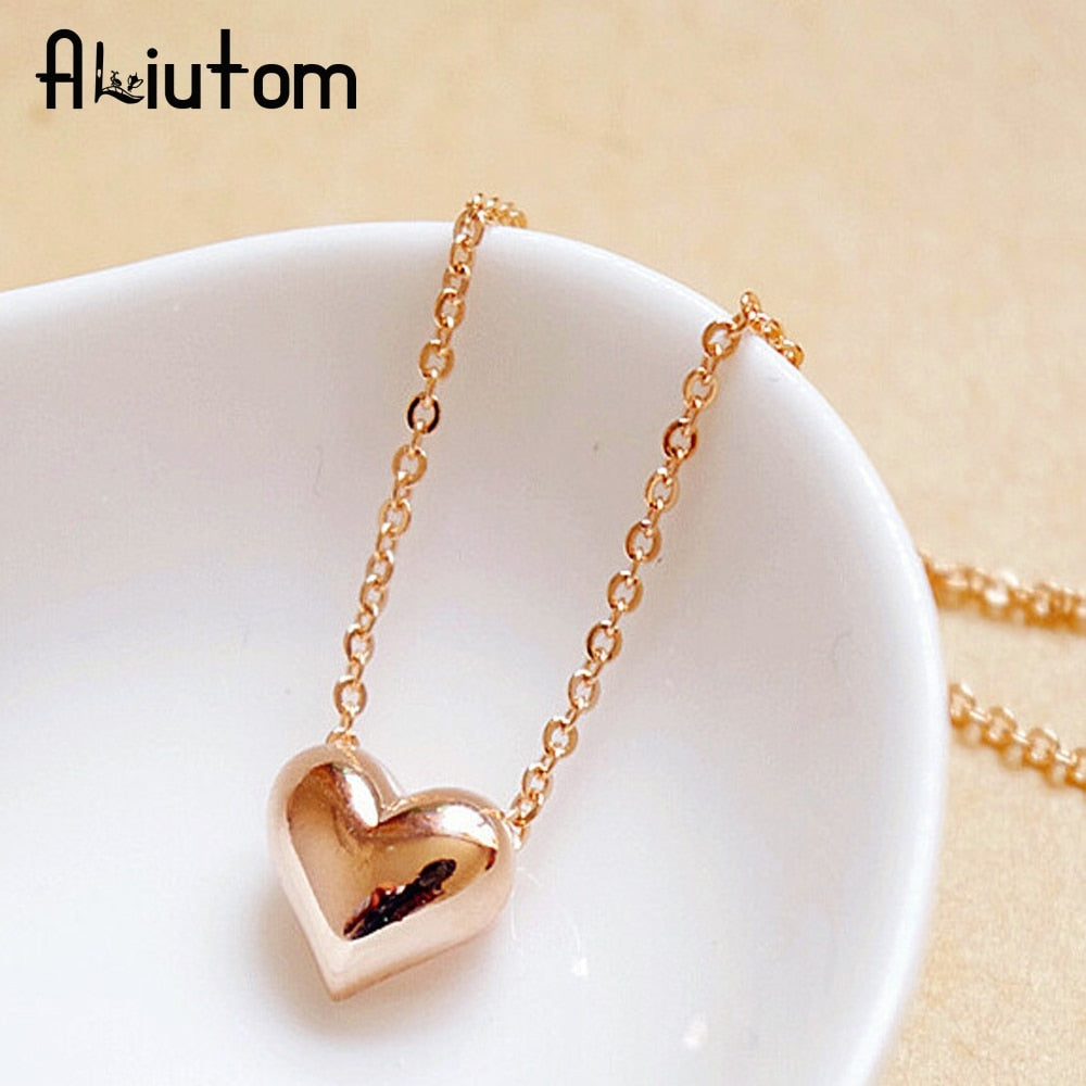 New design Simple Fashion jewelry women short accessories Elegant Lovely Gold Heart Shaped pendant necklace girl gift wholesale